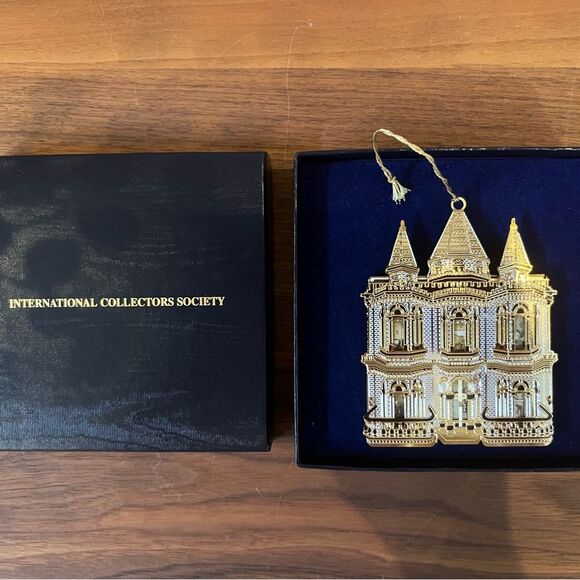 Doll Houses of the World Christmas Ornament International Collectors Society - Picture 3 of 7